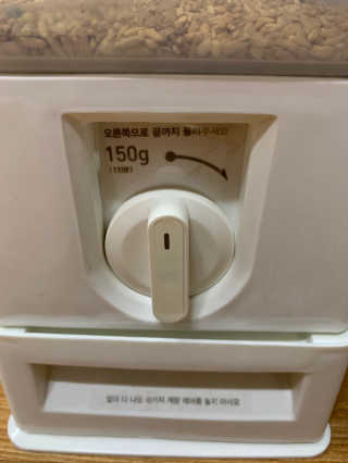 창신리빙 [프랑코 다이얼 계량 쌀통 12kg] 똑똑한 정리 수납 — 5점을 준 리뷰어가 2019년 2월 올린 사용 사진