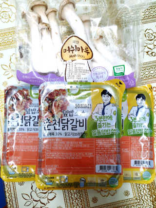 뜰아채유통 춘천닭갈비덮밥소스와 머쉬마루 버섯 — 4.67점을 준 리뷰어가 2018년 10월 올린 사용 사진