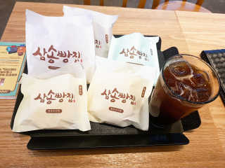 삼송빵집 부천점 [삼송빵집 부천역사점]삼송빵집 특별세트 — 5점을 준 리뷰어가 2019년 8월 올린 사용 사진