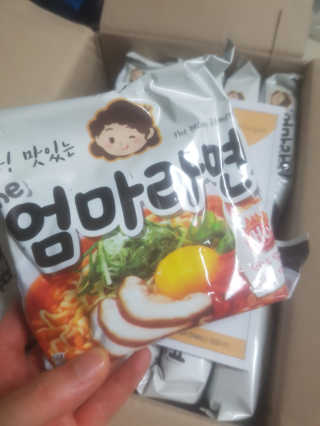 라면 그대로가 제일 맛있는 더엄마라면 — 5점을 준 리뷰어가 2019년 9월 올린 사용 사진