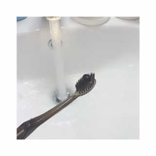 the naked object 디블랙팩치약 디블랙칫솔 세트 — 4점을 준 리뷰어가 2019년 3월 올린 사용 사진