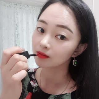우드버리 울트라 에이치디 스무디 벨벳 틴트 — 5점을 준 리뷰어가 2019년 6월 올린 사용 사진