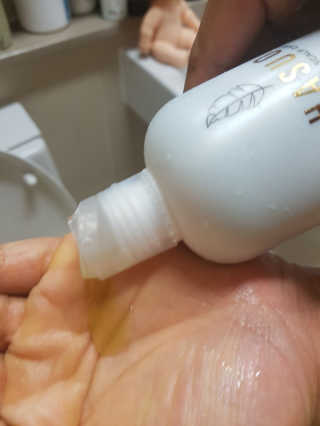 셀리본 하수오 내츄럴 프리벤션 탈모관리 샴푸 300ml — 5점을 준 리뷰어가 2019년 11월 올린 사용 사진
