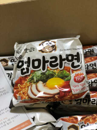 라면 그대로가 제일 맛있는 더엄마라면 — 4.5점을 준 리뷰어가 2019년 7월 올린 사용 사진