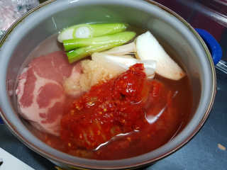 땡땡쿡 더실비김치찌개 2인분 710g 라면사리 포함 — 5점을 준 리뷰어가 2020년 2월 올린 사용 사진