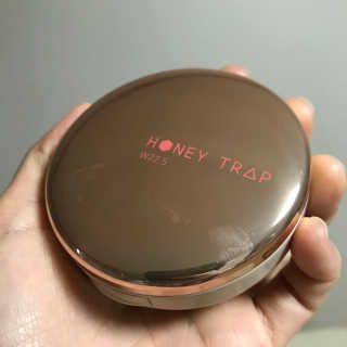Honey Trap 톤 업 파운데이션 쿠션(W22.5,C17.5) — 2.33점을 준 리뷰어가 2018년 2월 올린 사용 사진