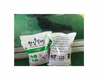 [펫토리아] BEST 고양이두부모래 6L 한삽뚝딱 — 4.5점을 준 리뷰어가 2019년 2월 올린 사용 사진