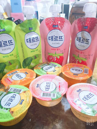 데르뜨 떠먹는 과일 3종, 짜먹는 과일 2종 총 10개 체험 — 5점을 준 리뷰어가 2020년 3월 올린 사용 사진