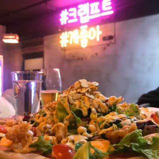 [크랩프트 신도림본점] 쉬림프 샐러드 피자 — 5점을 준 리뷰어가 2019년 1월 올린 사용 사진