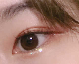[블랙루즈] 펄블리 아이 글리터 2종 — 5점을 준 리뷰어가 2019년 1월 올린 사용 사진