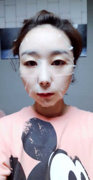 닥터로라 눈부셔 롤라 + 아티스트 롤라 마스크 — 5점을 준 리뷰어가 2018년 12월 올린 사용 사진