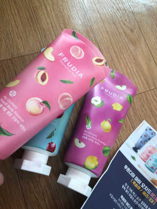 [후르디아] 과즙 뿜뿜 꿀보습 바디 에센스 3종 세트 — 5점을 준 리뷰어가 2020년 1월 올린 사용 사진