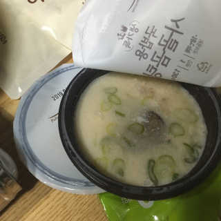 [풀무원] 사골곰탕국밥 황태해장국밥 — 5점을 준 리뷰어가 2018년 6월 올린 사용 사진