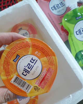 데르뜨 떠먹는 과일 3종, 짜먹는 과일 2종 총 10개 체험 — 5점을 준 리뷰어가 2020년 3월 올린 사용 사진