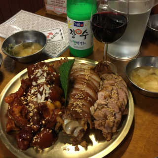[동네맛집족발] 4개 족발 중 택1 — 5점을 준 리뷰어가 2019년 12월 올린 사용 사진