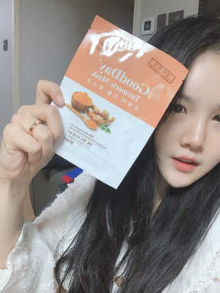 GoodDay Skincare GoodDay 강황 마스크 — 5점을 준 리뷰어가 2019년 12월 올린 사용 사진