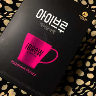 한국맥널티 아이브루 헤이즐넛향 100T — 5점을 준 리뷰어가 2019년 10월 올린 사용 사진
