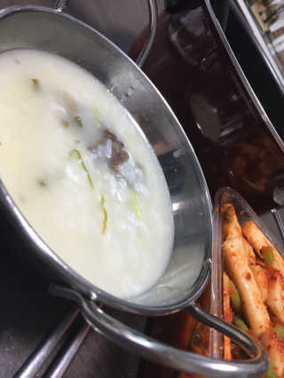 [풀무원] 사골곰탕국밥 황태해장국밥 — 4.33점을 준 리뷰어가 2018년 6월 올린 사용 사진