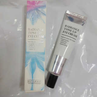 보나쥬르 래디언스 톤업 아이크림 30ml — 4.5점을 준 리뷰어가 2018년 8월 올린 사용 사진
