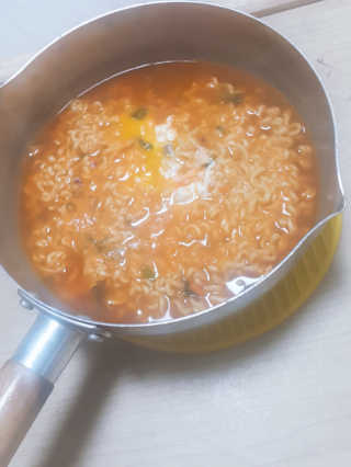 라면 그대로가 제일 맛있는 더엄마라면 — 4점을 준 리뷰어가 2019년 7월 올린 사용 사진