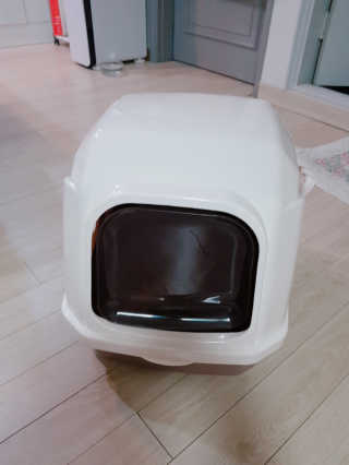 [펫토리아] BEST 한큐뚝딱 고양이 후드형 화장실 — 5점을 준 리뷰어가 2019년 1월 올린 사용 사진