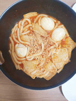 [홍코너떡볶이]옛날떡볶이 인기맛 4팩세트 — 5점을 준 리뷰어가 2019년 11월 올린 사용 사진