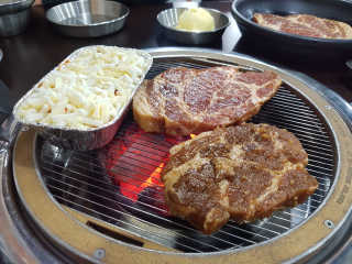 [두툼갈비] 두툼갈비 2인분 + 매콤치즈버섯 set — 4.5점을 준 리뷰어가 2018년 10월 올린 사용 사진