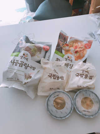 [풀무원] 사골곰탕국밥 황태해장국밥 — 4.67점을 준 리뷰어가 2018년 6월 올린 사용 사진