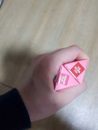 [블랙루즈] 로즈 벨벳 립스틱 택1+랜덤1 — 3점을 준 리뷰어가 2019년 1월 올린 사용 사진