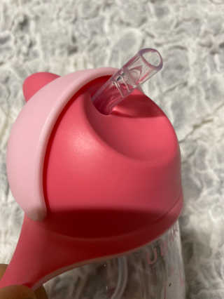 유비맘 트라이탄 코니빨대컵_컬러 랜덤 발송 — 5점을 준 리뷰어가 2020년 1월 올린 사용 사진