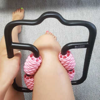 뭅뭅 바디핏레그롤러 종아리 허벅지 하체 마사지기 — 3.5점을 준 리뷰어가 2019년 10월 올린 사용 사진