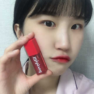 릴리바이레드 쥬시라이어 워터틴트 02 체리 크러쉬인 척 — 5점을 준 리뷰어가 2020년 3월 올린 사용 사진