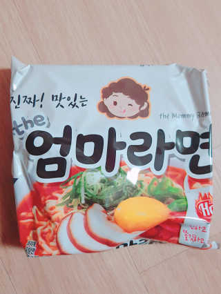 라면 그대로가 제일 맛있는 더엄마라면 — 3.5점을 준 리뷰어가 2019년 7월 올린 사용 사진
