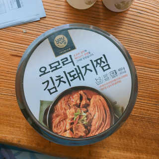 GS25 YOU US  오모리김치돼지찜 — 3점을 준 리뷰어가 2018년 3월 올린 사용 사진