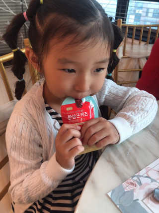한삼근 블랙라벨 CJ헬스케어 한삼근 키즈 면역대장 2단계 — 4점을 준 리뷰어가 2019년 10월 올린 사용 사진