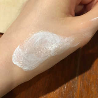 코스메티 블랙티 톤업  화이트 선크림 — 4점을 준 리뷰어가 2018년 5월 올린 사용 사진
