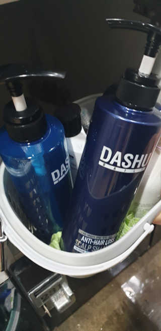 다슈코리아 다슈 단백질 한방 두피 골드 샴푸 500ml +샴푸브러쉬 — 5점을 준 리뷰어가 2019년 10월 올린 사용 사진