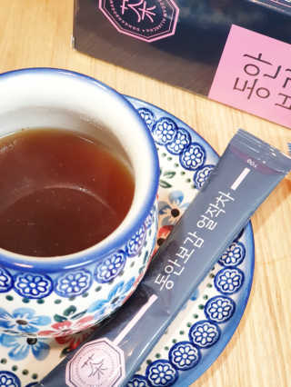 동안보감 얼작차 붓기를 빼주는 동안보감 한방 프리미엄 얼작차 — 5점을 준 리뷰어가 2019년 10월 올린 사용 사진