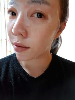 하트시그널샵 하트시그널 마스크팩 톤업-하트팩 — 4점을 준 리뷰어가 2018년 11월 올린 사용 사진