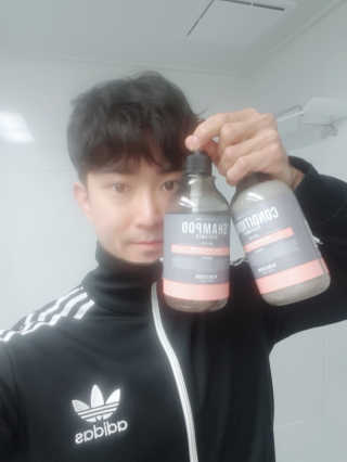 더블유드레스룸 더블유드레스품 퍼퓸드 헤어케어_샴푸.컨디셔너 — 4.83점을 준 리뷰어가 2018년 5월 올린 사용 사진