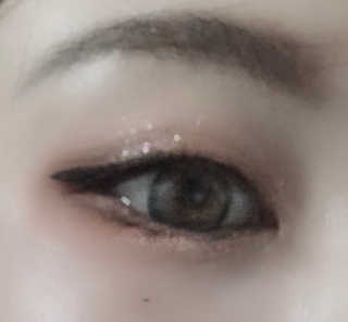 [블랙루즈] 펄블리 아이 글리터 4종 중 택 1 — 5점을 준 리뷰어가 2019년 8월 올린 사용 사진