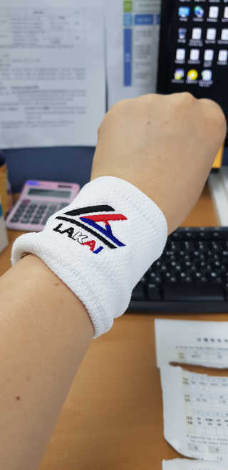 라카이 리스트 밴드 KR — 5점을 준 리뷰어가 2019년 6월 올린 사용 사진
