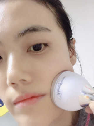 [더마퀸]쿨링스틱 페이스앤아이 — 3.5점을 준 리뷰어가 2019년 5월 올린 사용 사진