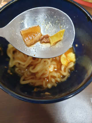 라면 그대로가 제일 맛있는 더엄마라면 — 5점을 준 리뷰어가 2019년 6월 올린 사용 사진