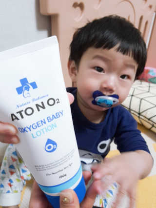 아토앤오투 아토엔오투 옥시젠 베이비 로션 — 5점을 준 리뷰어가 2019년 4월 올린 사용 사진