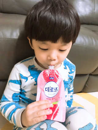 데르뜨 떠먹는 과일 3종, 짜먹는 과일 2종 총 10개 체험 — 5점을 준 리뷰어가 2020년 3월 올린 사용 사진