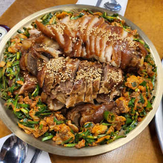 [동네맛집족발] 4개 족발 중 택1 — 5점을 준 리뷰어가 2019년 11월 올린 사용 사진