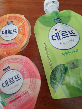 데르뜨 떠먹는 과일 3종, 짜먹는 과일 2종 총 10개 체험 — 5점을 준 리뷰어가 2020년 3월 올린 사용 사진