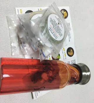 더THE담다 디톡스 워터 팩 500ml 5개 — 3.5점을 준 리뷰어가 2016년 11월 올린 사용 사진