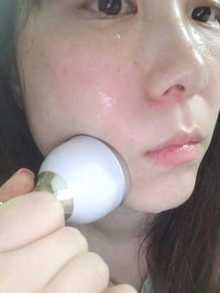 [더마퀸]쿨링스틱 페이스앤아이 — 3.5점을 준 리뷰어가 2019년 4월 올린 사용 사진